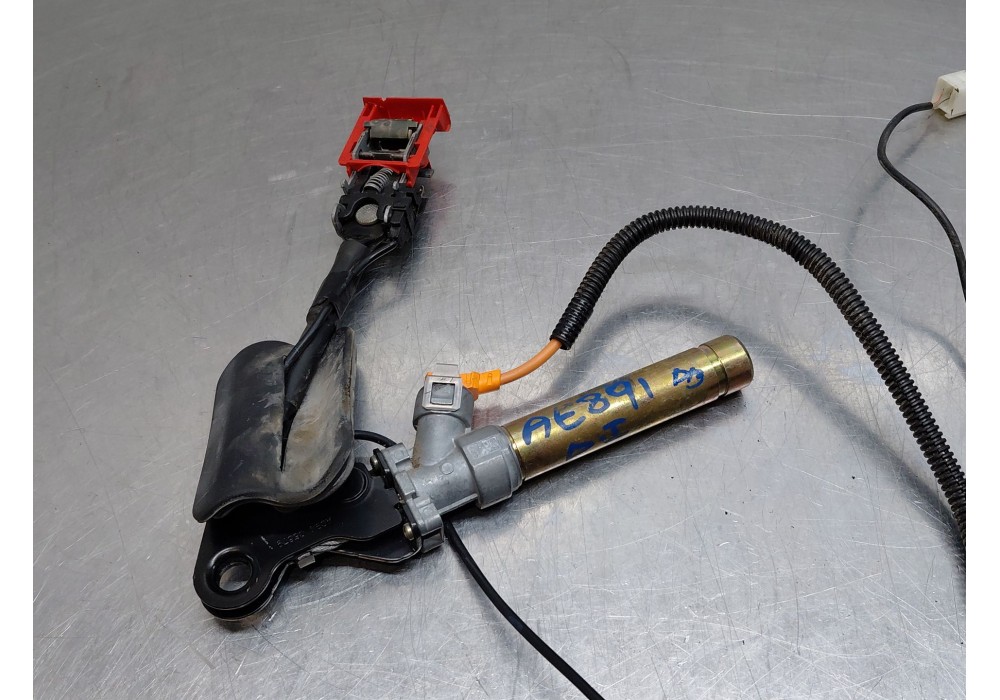 Recambio de pretensor airbag izquierdo para peugeot partner monospace (5_, g_) 2.0 hdi referencia OEM IAM   