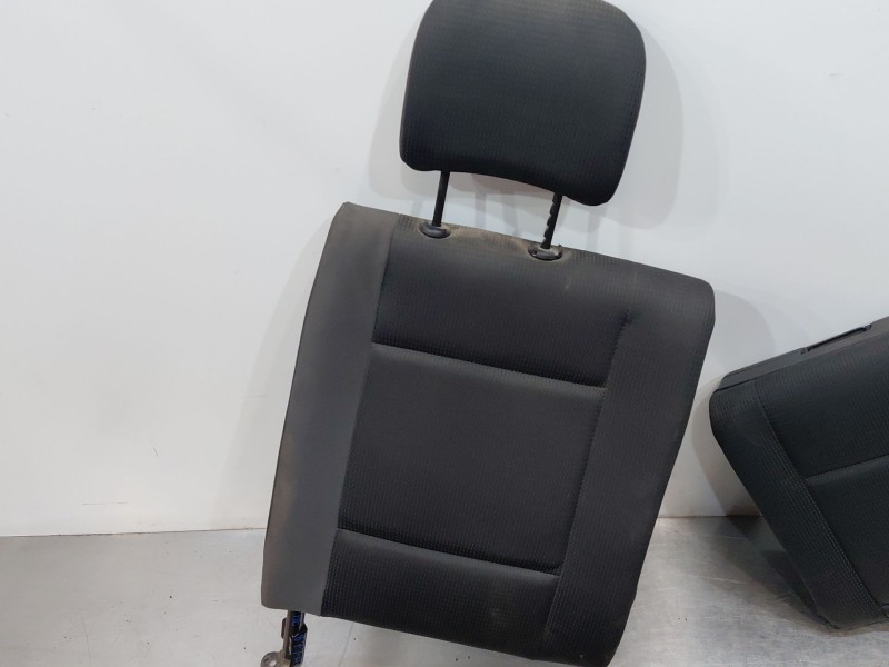 Recambio de asiento delantero derecho para nissan nt400 cabstar (f24m) 28.12, 32.12, 35.12 (f91an) referencia OEM IAM 87654LC60A