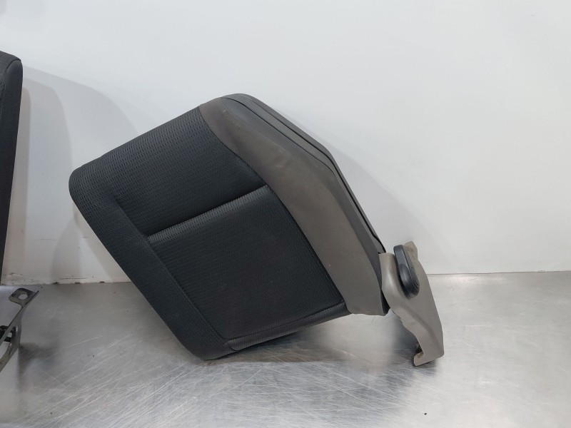 Recambio de asiento delantero derecho para nissan nt400 cabstar (f24m) 28.12, 32.12, 35.12 (f91an) referencia OEM IAM 87654LC60A