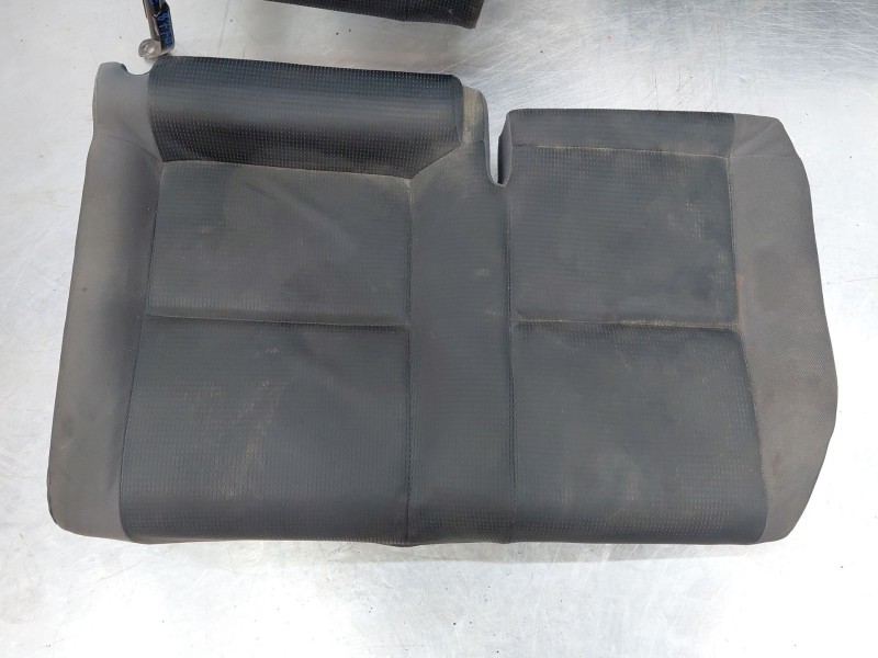 Recambio de asiento delantero derecho para nissan nt400 cabstar (f24m) 28.12, 32.12, 35.12 (f91an) referencia OEM IAM 87654LC60A