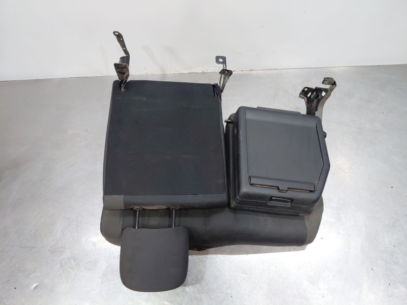Recambio de asiento delantero derecho para nissan nt400 cabstar (f24m) 28.12, 32.12, 35.12 (f91an) referencia OEM IAM 87654LC60A