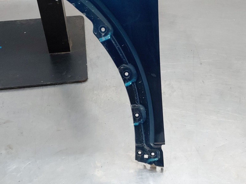 Recambio de aleta delantera izquierda para peugeot 3008 hybrid 3008 referencia OEM IAM 9839494380  