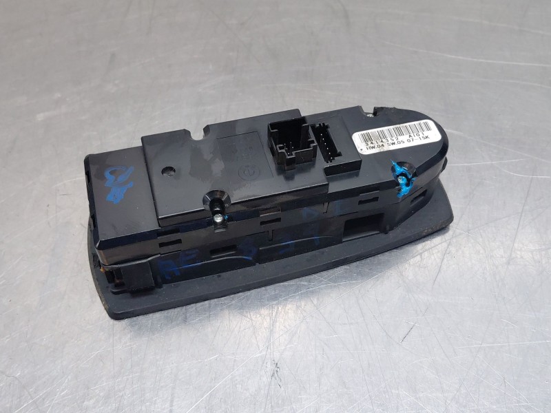 Recambio de mando elevalunas delantero izquierdo para bmw x3 (e83) 2.0 d referencia OEM IAM 61313414352  