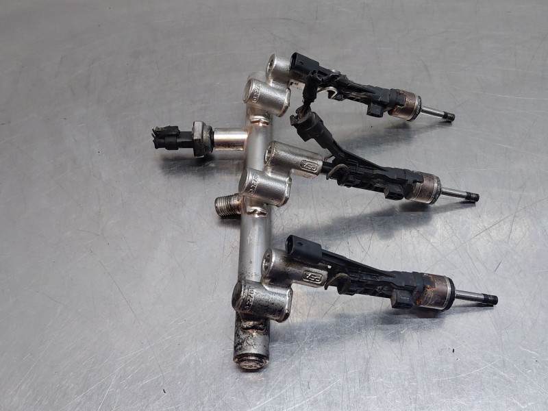 Recambio de rampa inyectora para peugeot 3008 hybrid 3008 referencia OEM IAM 9846984680  