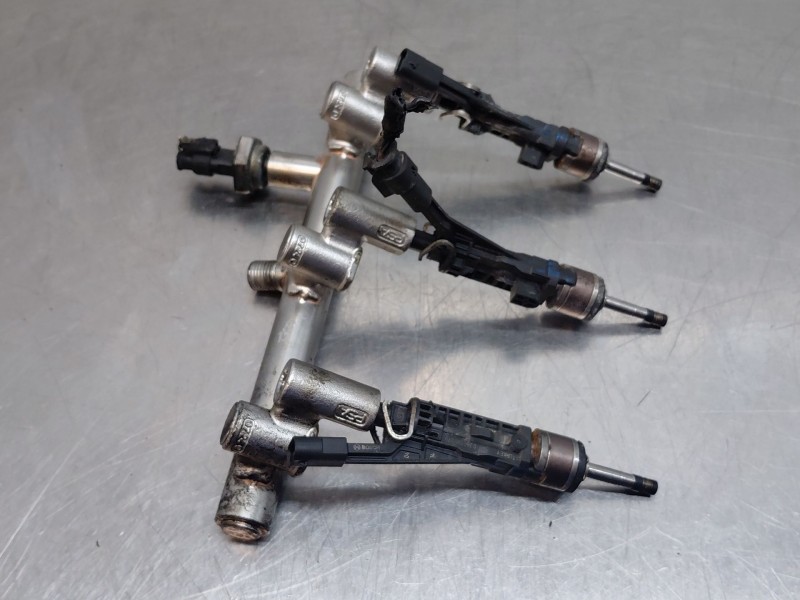 Recambio de rampa inyectora para peugeot 3008 hybrid 3008 referencia OEM IAM 9846984680  