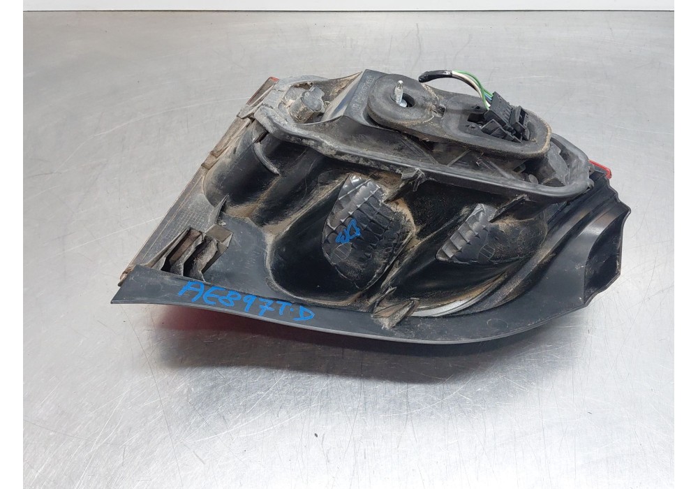 Recambio de piloto trasero derecho para renault twingo ii (cn0_) 1.2 turbo (cn0c, cn0f) referencia OEM IAM   