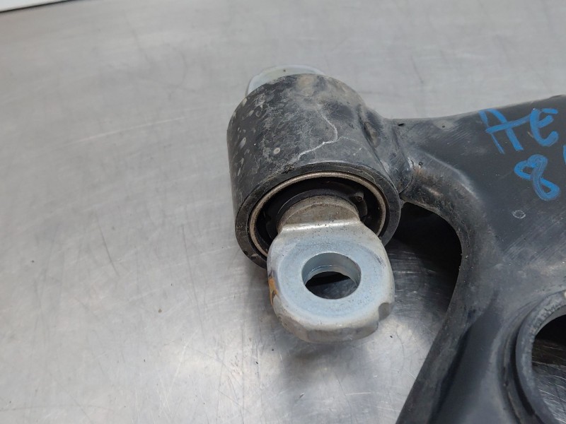 Recambio de brazo suspension inferior delantero izquierdo para peugeot 3008 hybrid 3008 referencia OEM IAM 9867990580 9861418380
