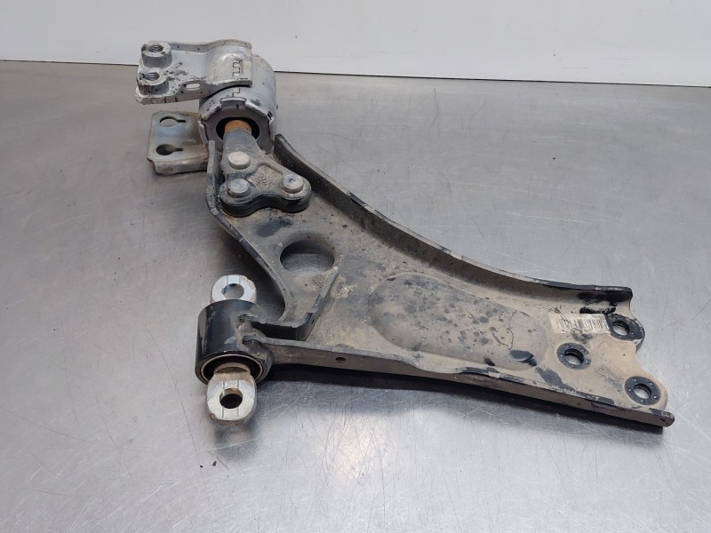 Recambio de brazo suspension inferior delantero izquierdo para peugeot 3008 hybrid 3008 referencia OEM IAM 9867990580 9861418380