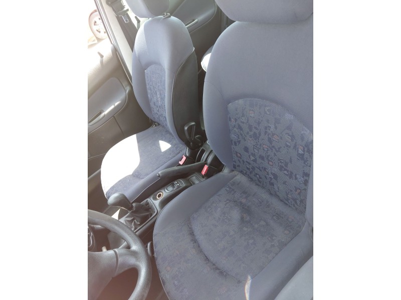 peugeot 206 sedán del año 2001