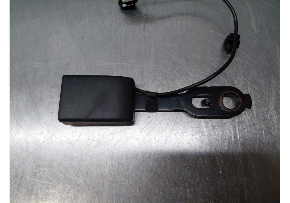 Recambio de enganche del cinturon delantero der para peugeot expert furgoneta (v_) 1.6 bluehdi 115 referencia OEM IAM   