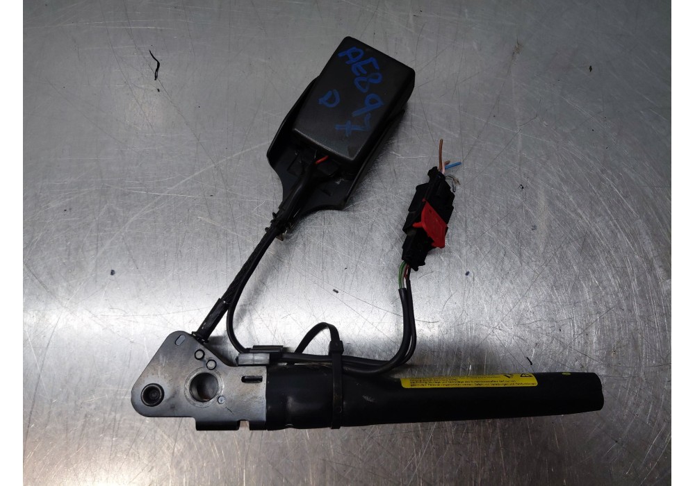 Recambio de pretensor airbag derecho para renault twingo ii (cn0_) 1.2 turbo (cn0c, cn0f) referencia OEM IAM   