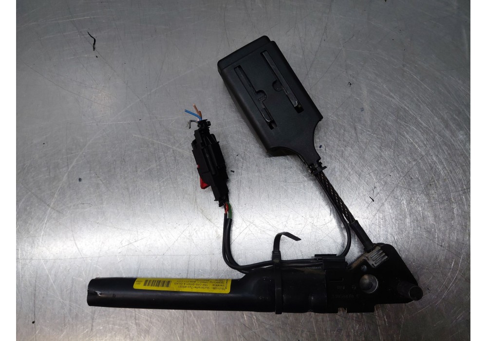 Recambio de pretensor airbag derecho para renault twingo ii (cn0_) 1.2 turbo (cn0c, cn0f) referencia OEM IAM   
