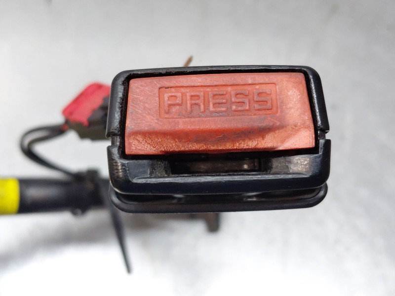 Recambio de pretensor airbag derecho para renault twingo ii (cn0_) 1.2 turbo (cn0c, cn0f) referencia OEM IAM   