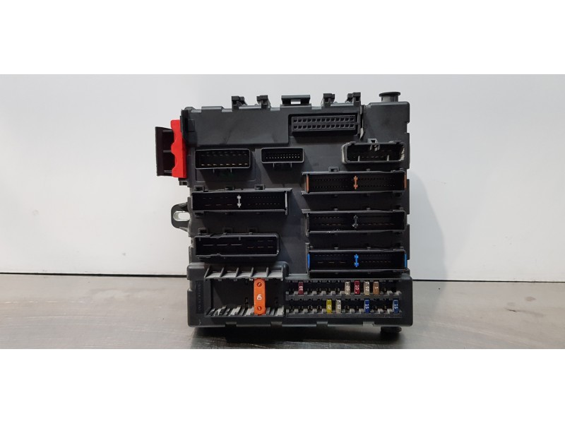 Recambio de caja reles / fusibles para opel vectra c berlina cosmo referencia OEM IAM 93184328  
