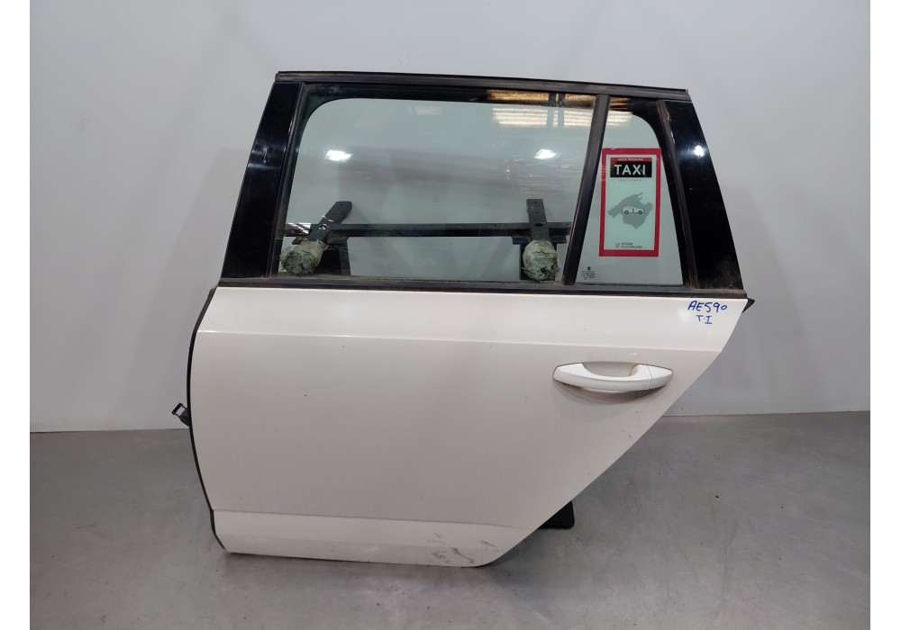 Recambio de puerta trasera izquierda para skoda octavia iii combi (5e5, 5e6) 1.6 tdi referencia OEM IAM   