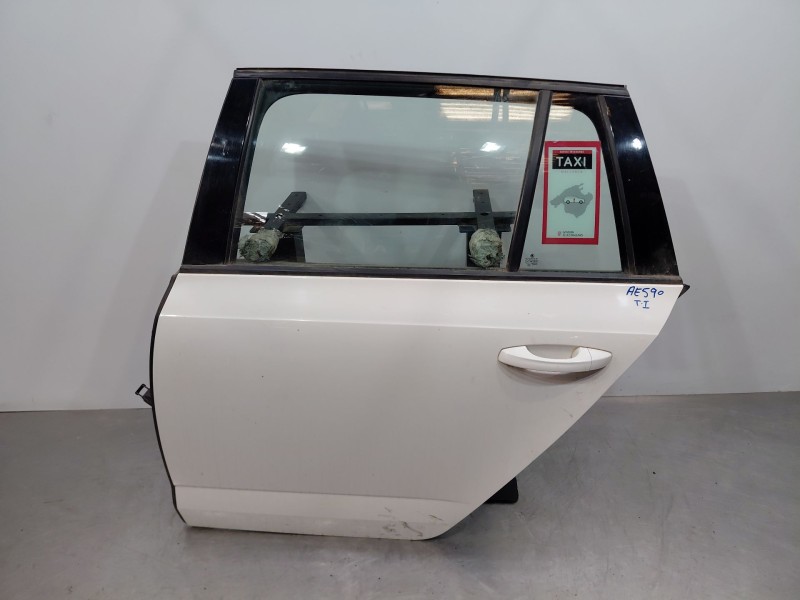 Recambio de puerta trasera izquierda para skoda octavia iii combi (5e5, 5e6) 1.6 tdi referencia OEM IAM   