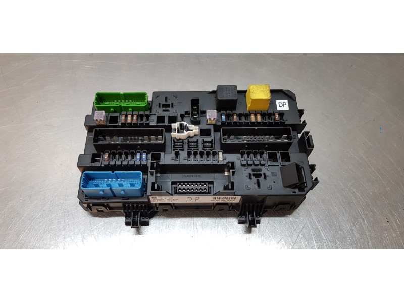 Recambio de caja reles / fusibles para opel astra gtc enjoy referencia OEM IAM 13181278  