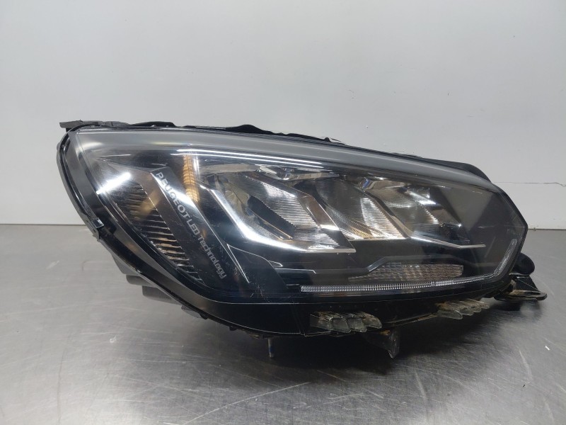 Recambio de faro derecho para peugeot 2008 (p2) active referencia OEM IAM   
