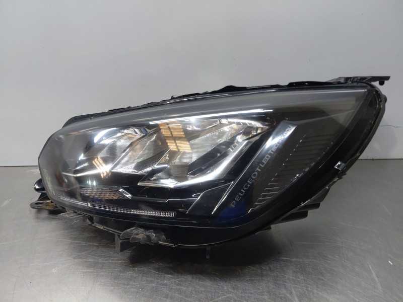 Recambio de faro izquierdo para peugeot 2008 (p2) active referencia OEM IAM   