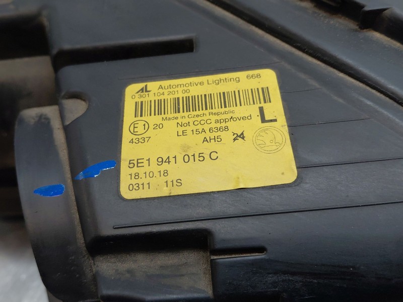Recambio de faro izquierdo para skoda octavia iii combi (5e5, 5e6) 1.6 tdi referencia OEM IAM   
