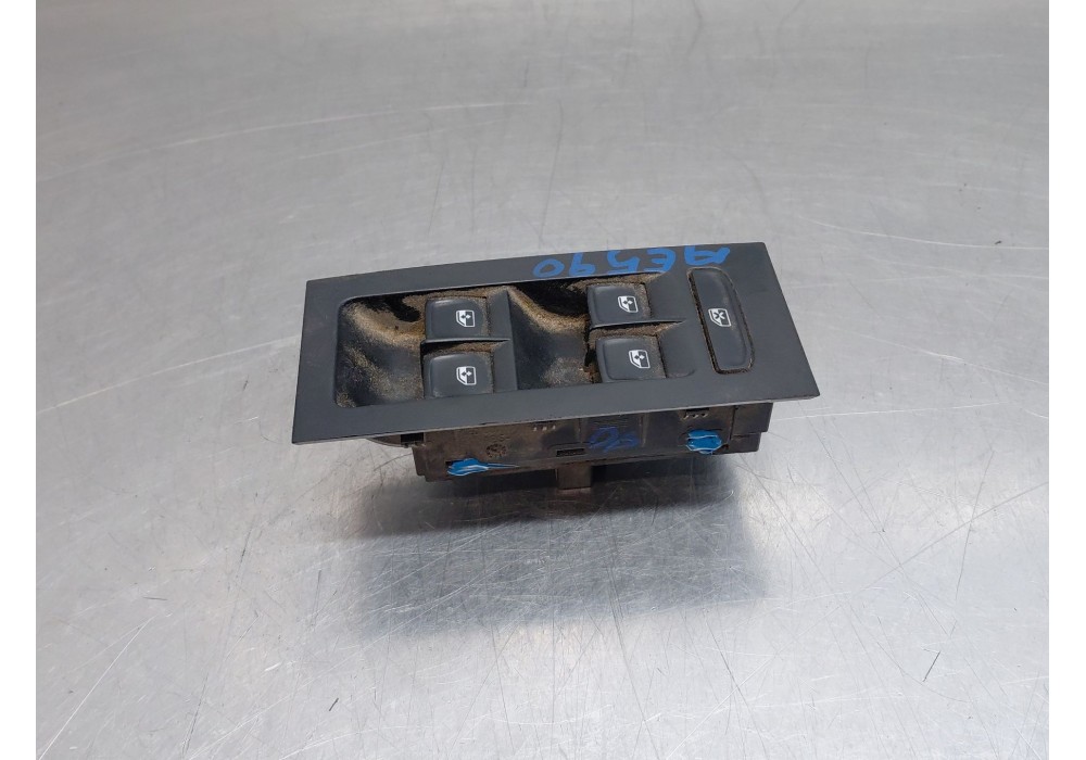 Recambio de mando elevalunas delantero izquierdo para skoda octavia iii combi (5e5, 5e6) 1.6 tdi referencia OEM IAM   