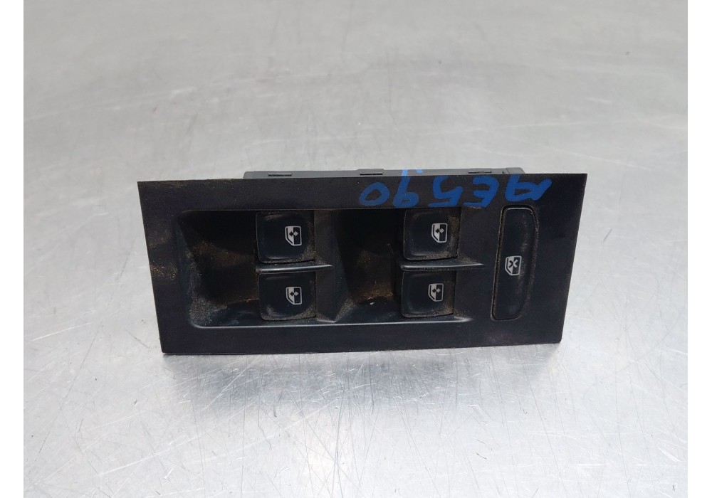 Recambio de mando elevalunas delantero izquierdo para skoda octavia iii combi (5e5, 5e6) 1.6 tdi referencia OEM IAM   