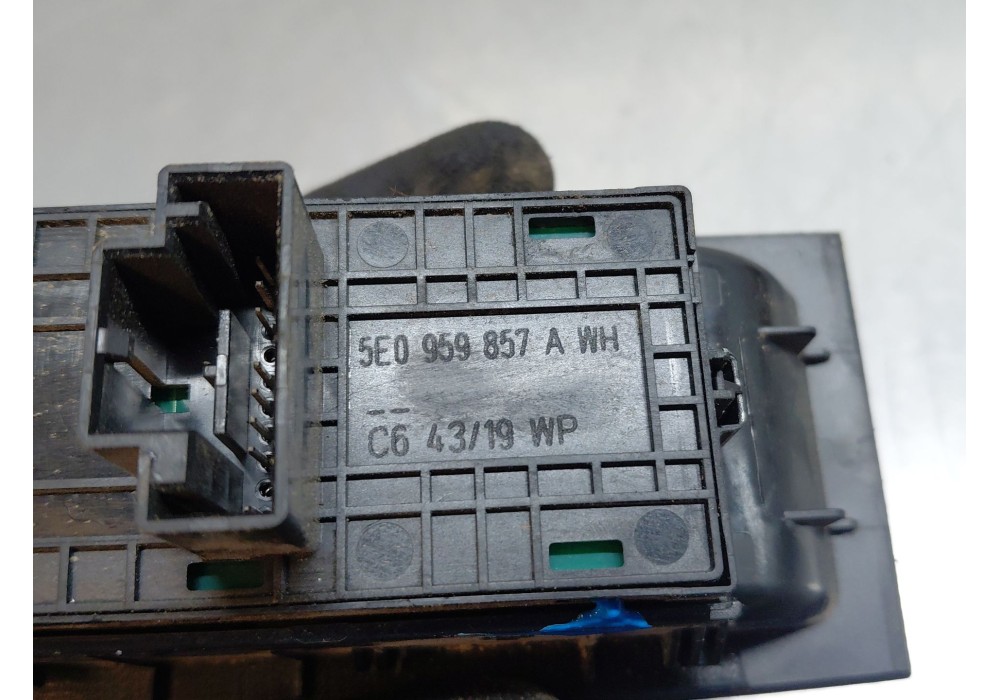 Recambio de mando elevalunas delantero izquierdo para skoda octavia iii combi (5e5, 5e6) 1.6 tdi referencia OEM IAM   