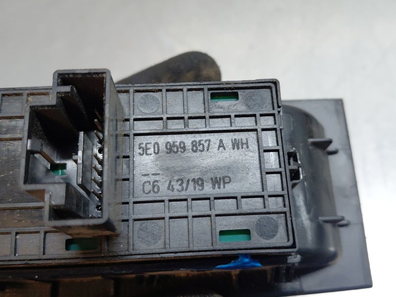Recambio de mando elevalunas delantero izquierdo para skoda octavia iii combi (5e5, 5e6) 1.6 tdi referencia OEM IAM   