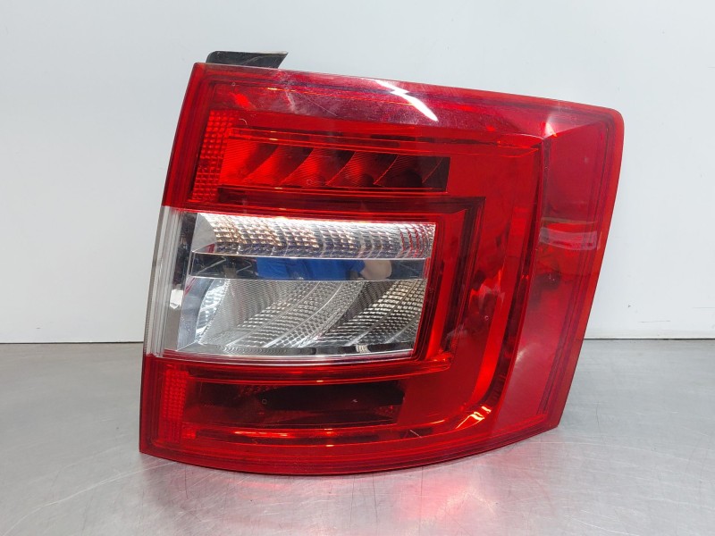 Recambio de piloto trasero derecho para skoda octavia iii combi (5e5, 5e6) 1.6 tdi referencia OEM IAM   