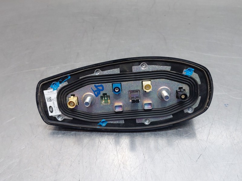 Recambio de antena para land rover range rover evoque (l551) 2.0 d180 mhev 4x4 referencia OEM IAM LR097274  