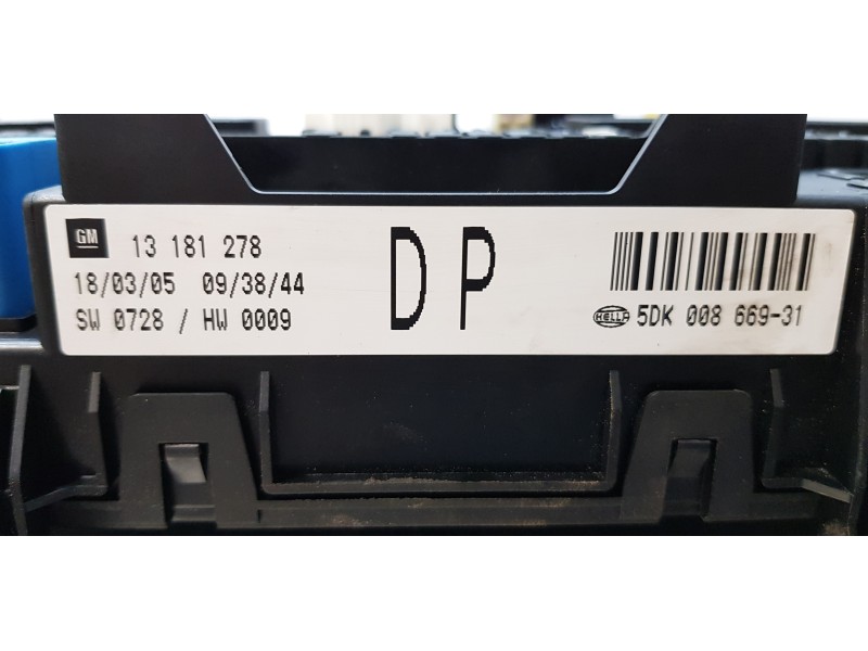 Recambio de caja reles / fusibles para opel astra gtc enjoy referencia OEM IAM 13181278  