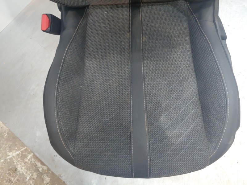 Recambio de juego asientos completo para peugeot 2008 (p2) active referencia OEM IAM   