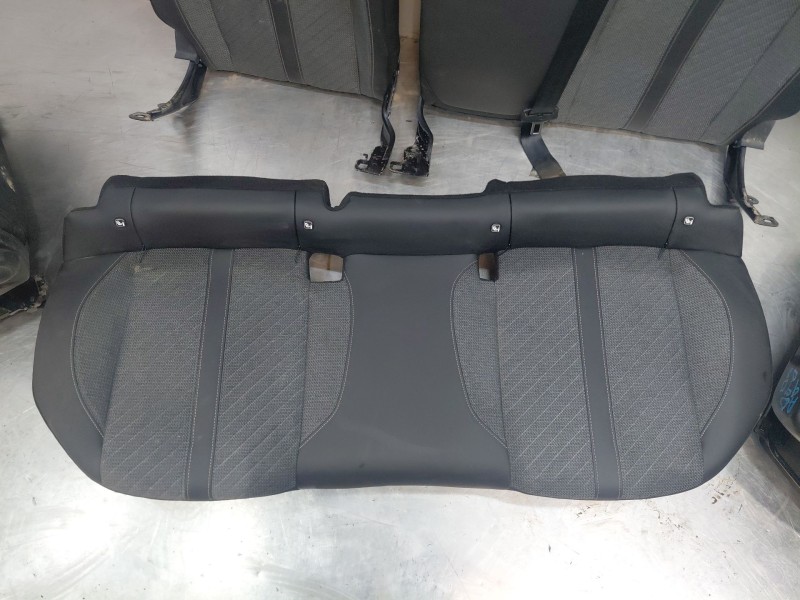 Recambio de juego asientos completo para peugeot 2008 (p2) active referencia OEM IAM   