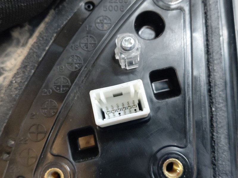 Recambio de retrovisor derecho para hyundai kona hybrid referencia OEM IAM   