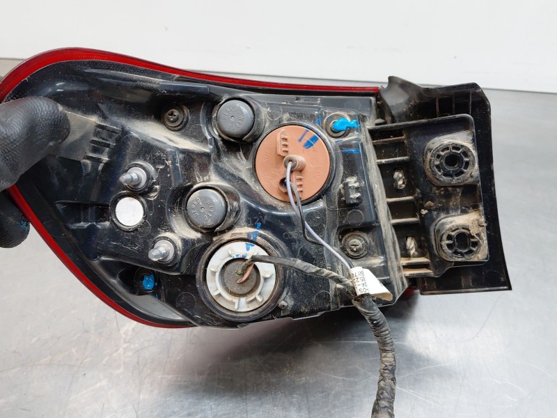 Recambio de piloto trasero derecho para kia ceed (cd) 1.4 referencia OEM IAM 92402J7050  