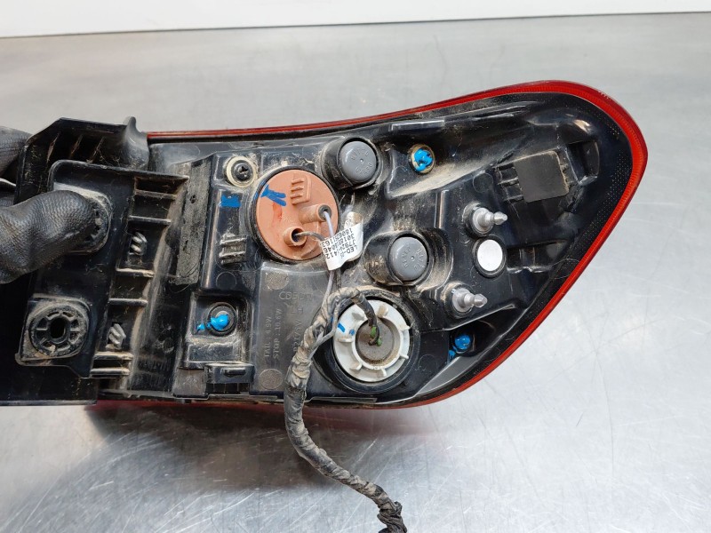 Recambio de piloto trasero izquierdo para kia ceed (cd) 1.4 referencia OEM IAM 92401J7050  