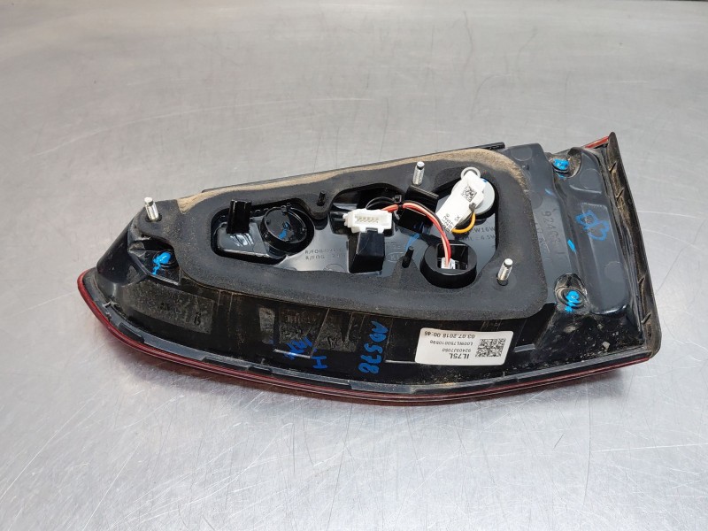 Recambio de piloto trasero izquierdo interior para kia ceed (cd) 1.4 referencia OEM IAM 92403J7050  