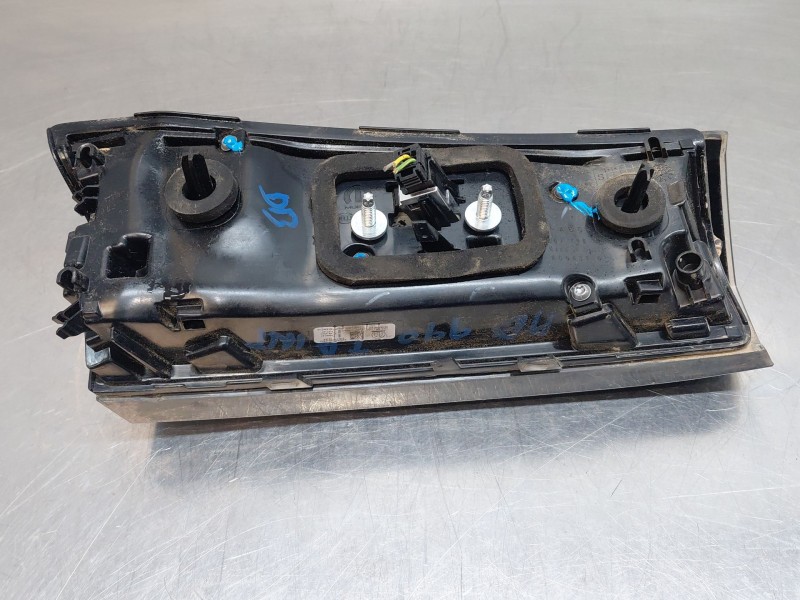 Recambio de piloto trasero derecho interior para peugeot 2008 (p2) active referencia OEM IAM 9850438380  