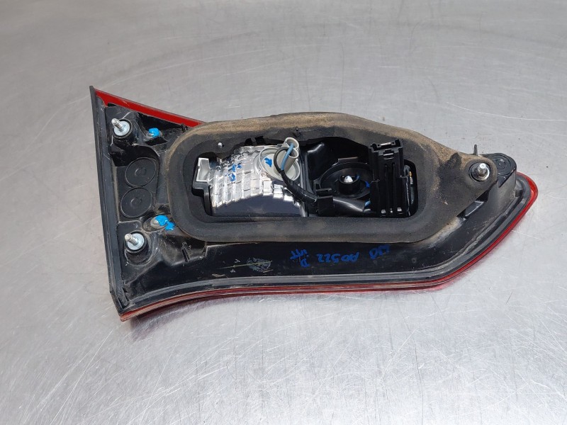 Recambio de piloto trasero derecho interior para toyota yaris advance referencia OEM IAM 815800D620  