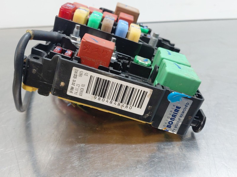Recambio de caja reles / fusibles para peugeot 2008 (p2) active referencia OEM IAM 9804848480  