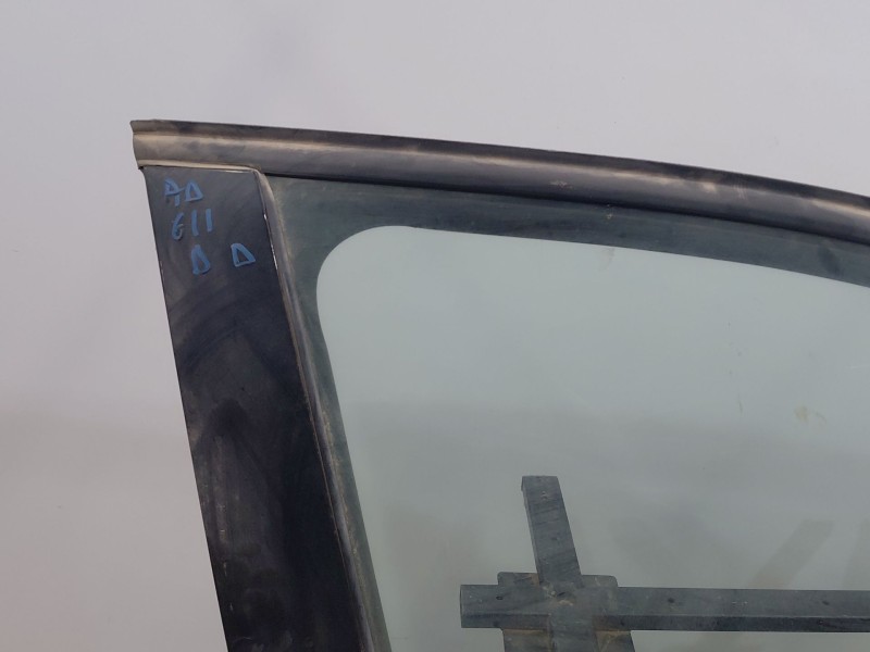 Recambio de puerta delantera derecha para renault captur techno referencia OEM IAM 801009996R  