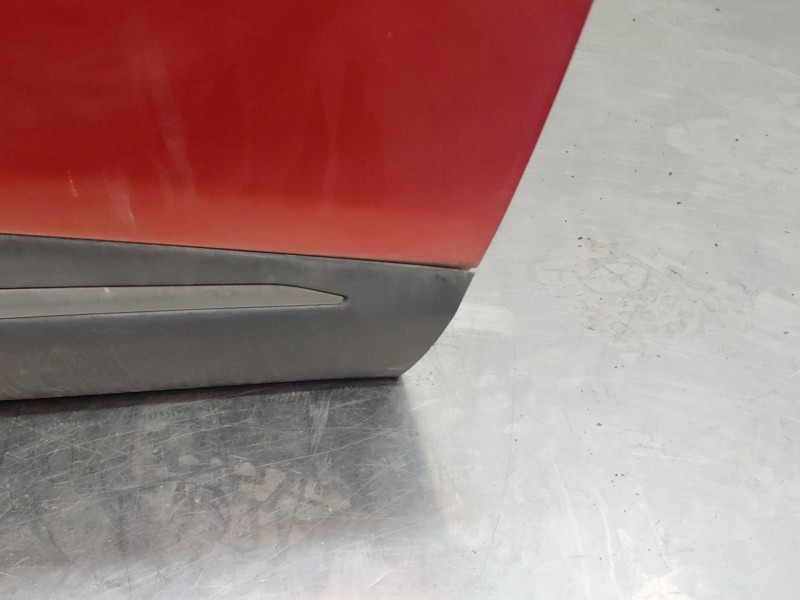 Recambio de puerta delantera derecha para renault captur techno referencia OEM IAM 801009996R  