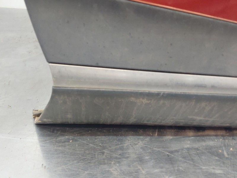 Recambio de puerta delantera derecha para renault captur techno referencia OEM IAM 801009996R  