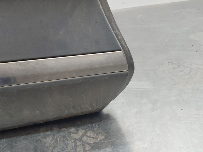 Recambio de puerta trasera derecha para renault captur techno referencia OEM IAM 821007384R  