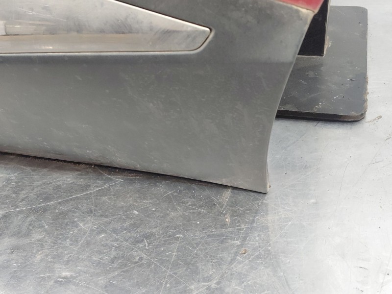 Recambio de puerta trasera izquierda para renault captur techno referencia OEM IAM 821015298R  