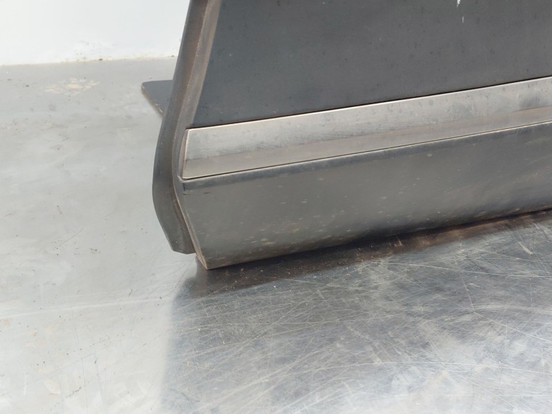 Recambio de puerta trasera izquierda para renault captur techno referencia OEM IAM 821015298R  