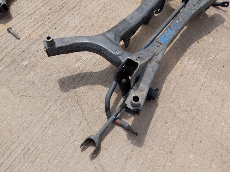 Recambio de puente trasero para lexus ux (_aa1_, _ah1_, _ma1_) 200 (mzaa10) referencia OEM IAM 5120676010  