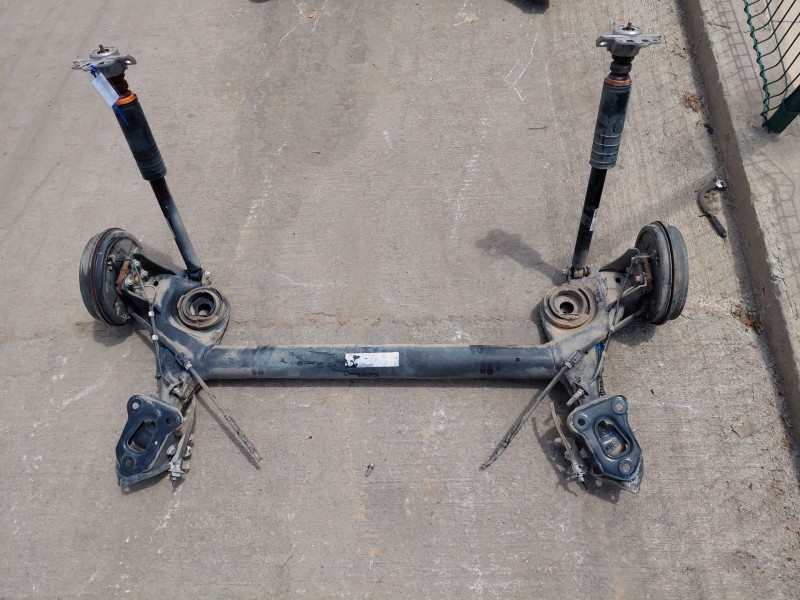 Recambio de puente trasero para opel corsa e design referencia OEM IAM 39010958  