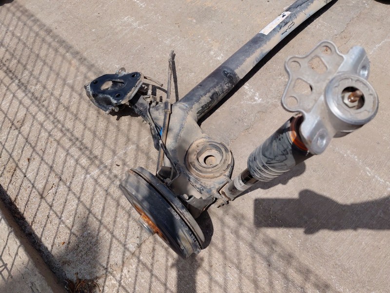 Recambio de puente trasero para opel corsa e design referencia OEM IAM 39010958  