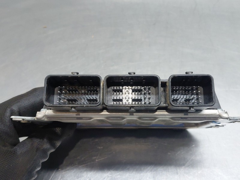 Recambio de centralita motor uce para dacia sandero essence referencia OEM IAM   